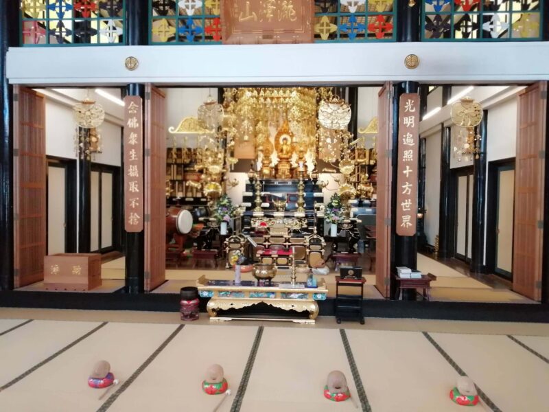 湯川寺本堂と木魚